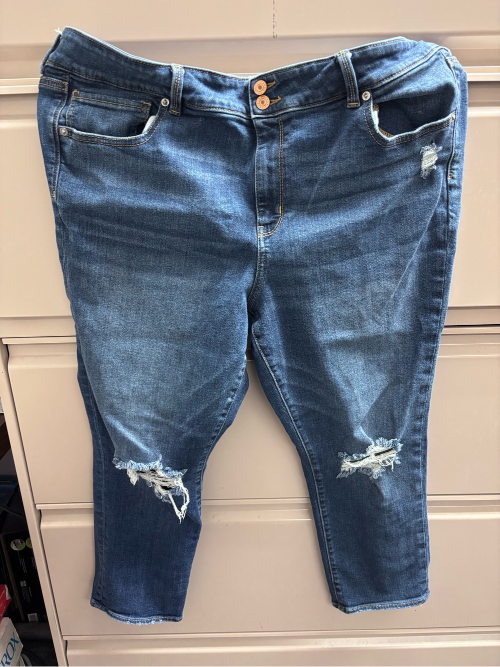 American Eagle Outfitters Distressed Blue Cropped Jeans